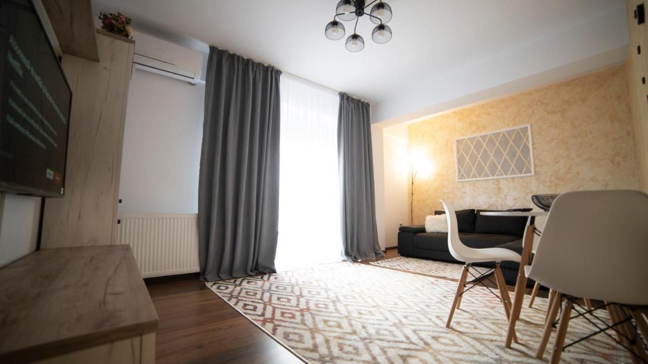 Ballade Apartment Яш Екстериор снимка